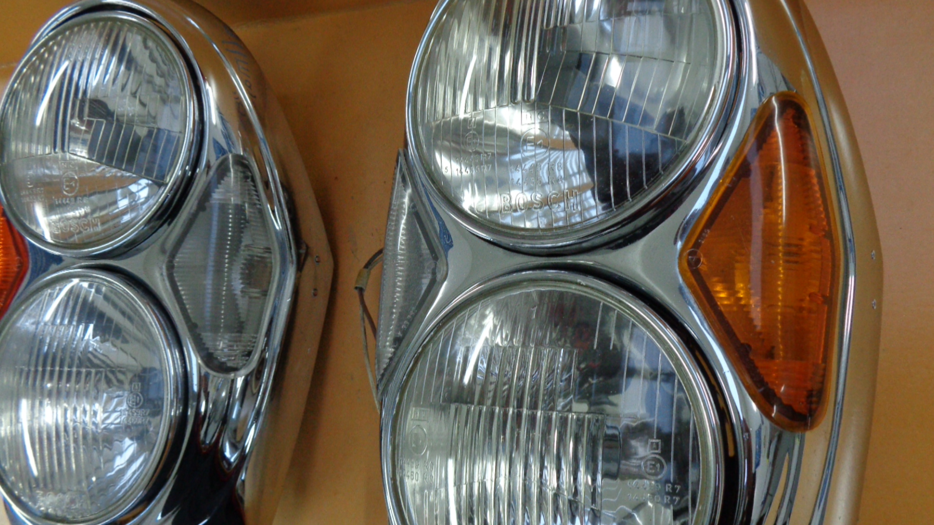 Scheinwerfer Blinker- Standlicht Lampenfassung für Doppelscheinwerfer,  Mercedes W108, W109, W111, W112 - Oldtimerhandel Allmayer